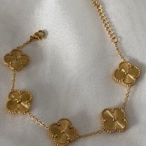 Elegant 18 GOLD PLATED Gold Flower Bracelet